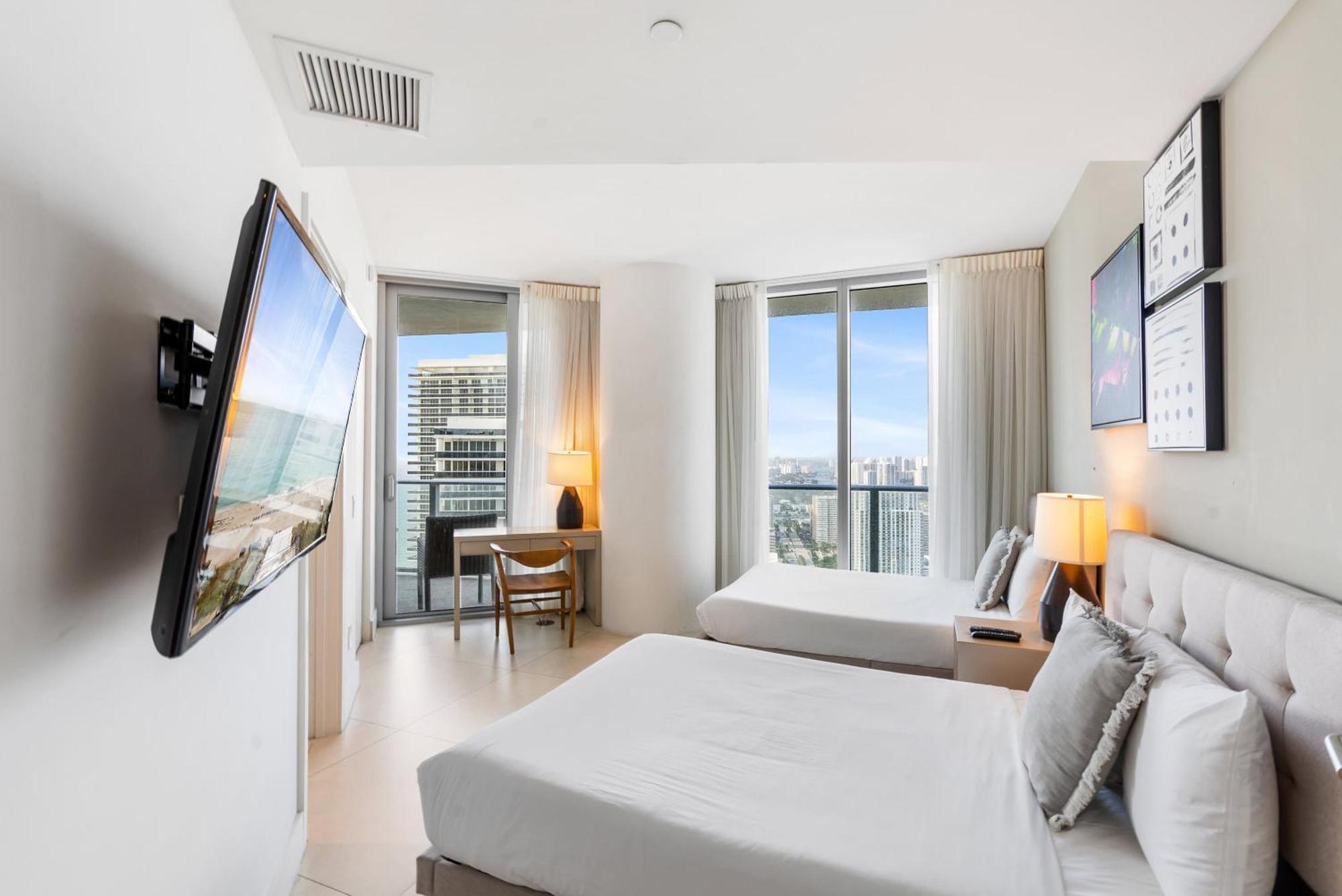 High Floor Corner 2 Bdr At Lyfe Resort ハリウッド エクステリア 写真