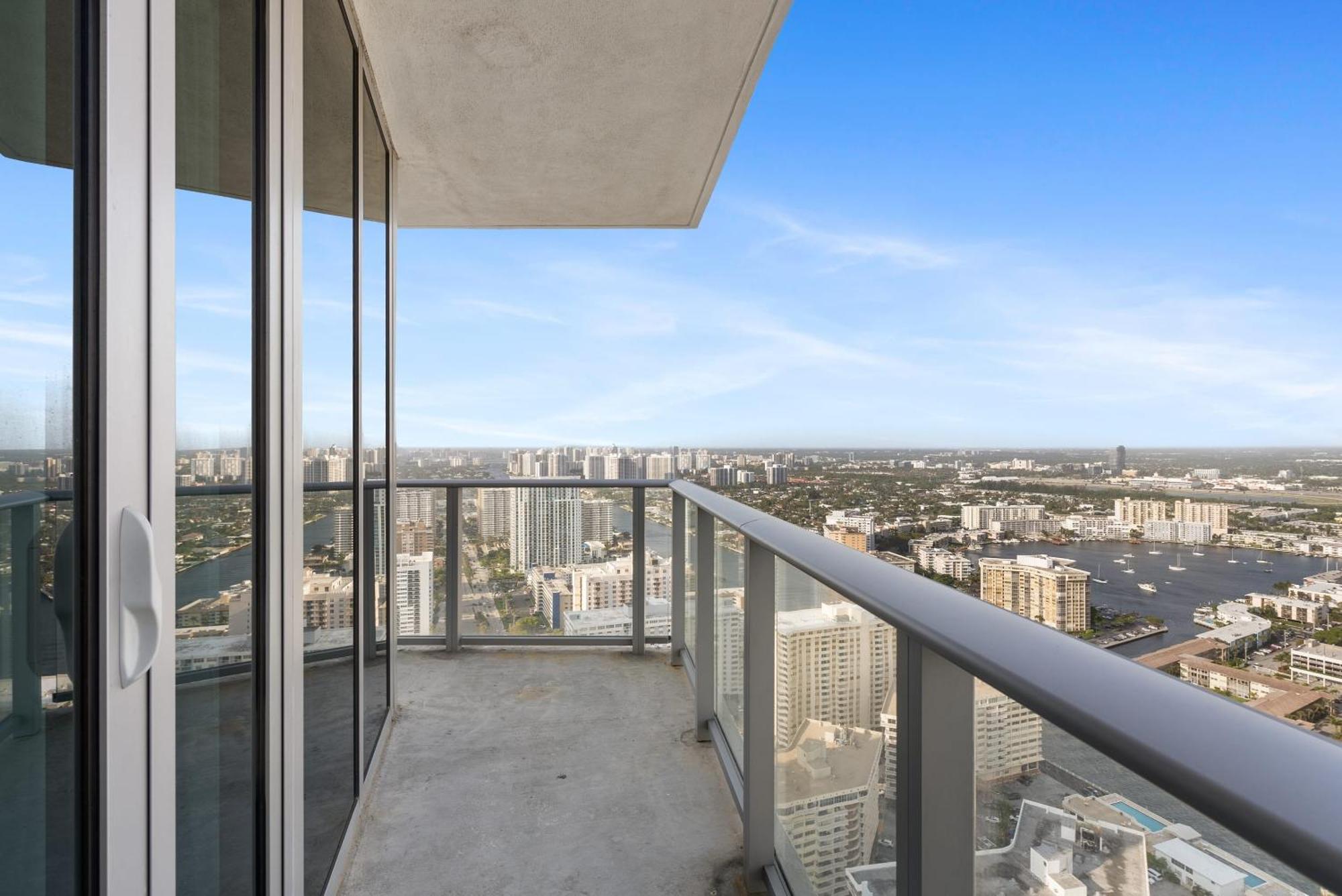 High Floor Corner 2 Bdr At Lyfe Resort ハリウッド エクステリア 写真