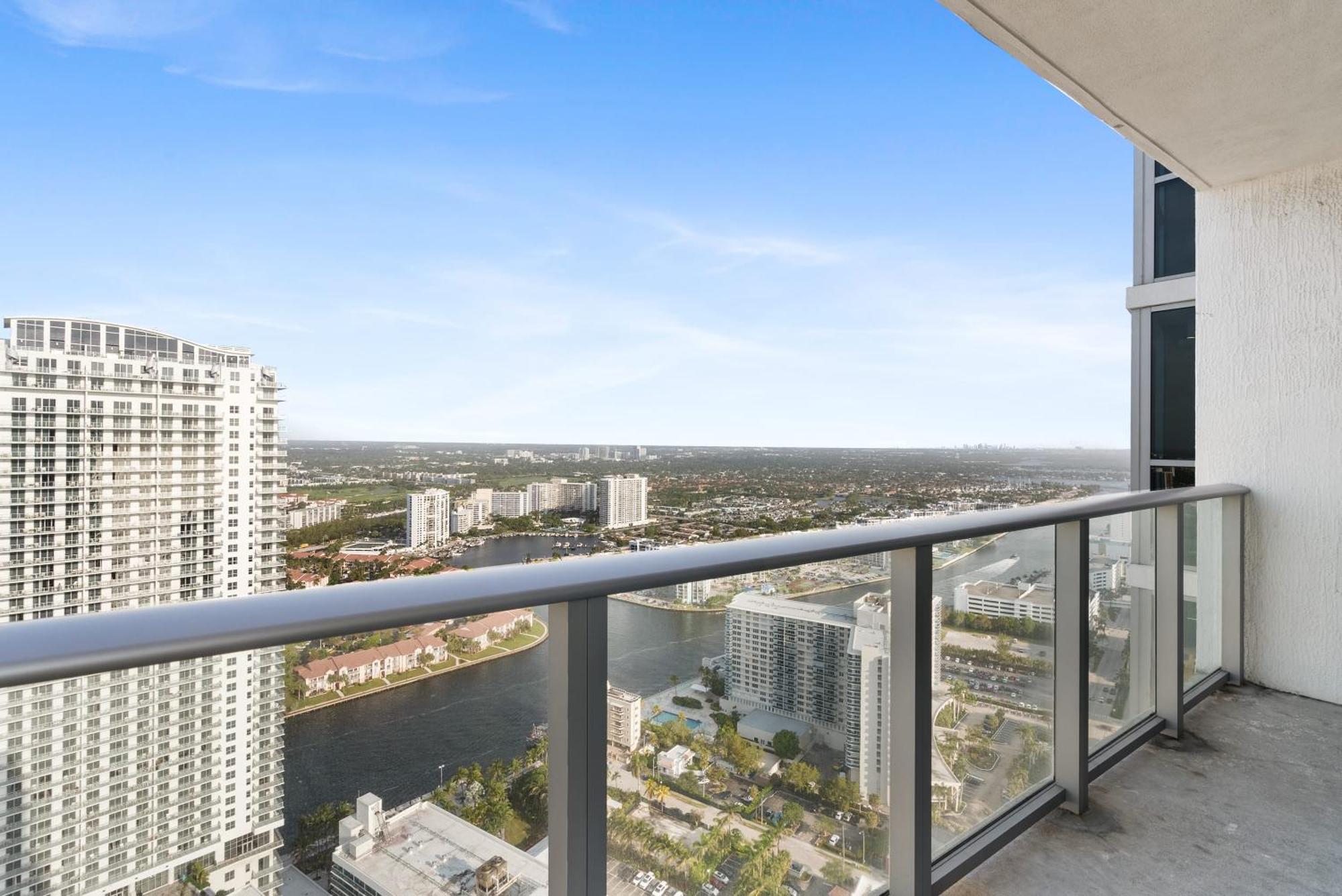 High Floor Corner 2 Bdr At Lyfe Resort ハリウッド エクステリア 写真