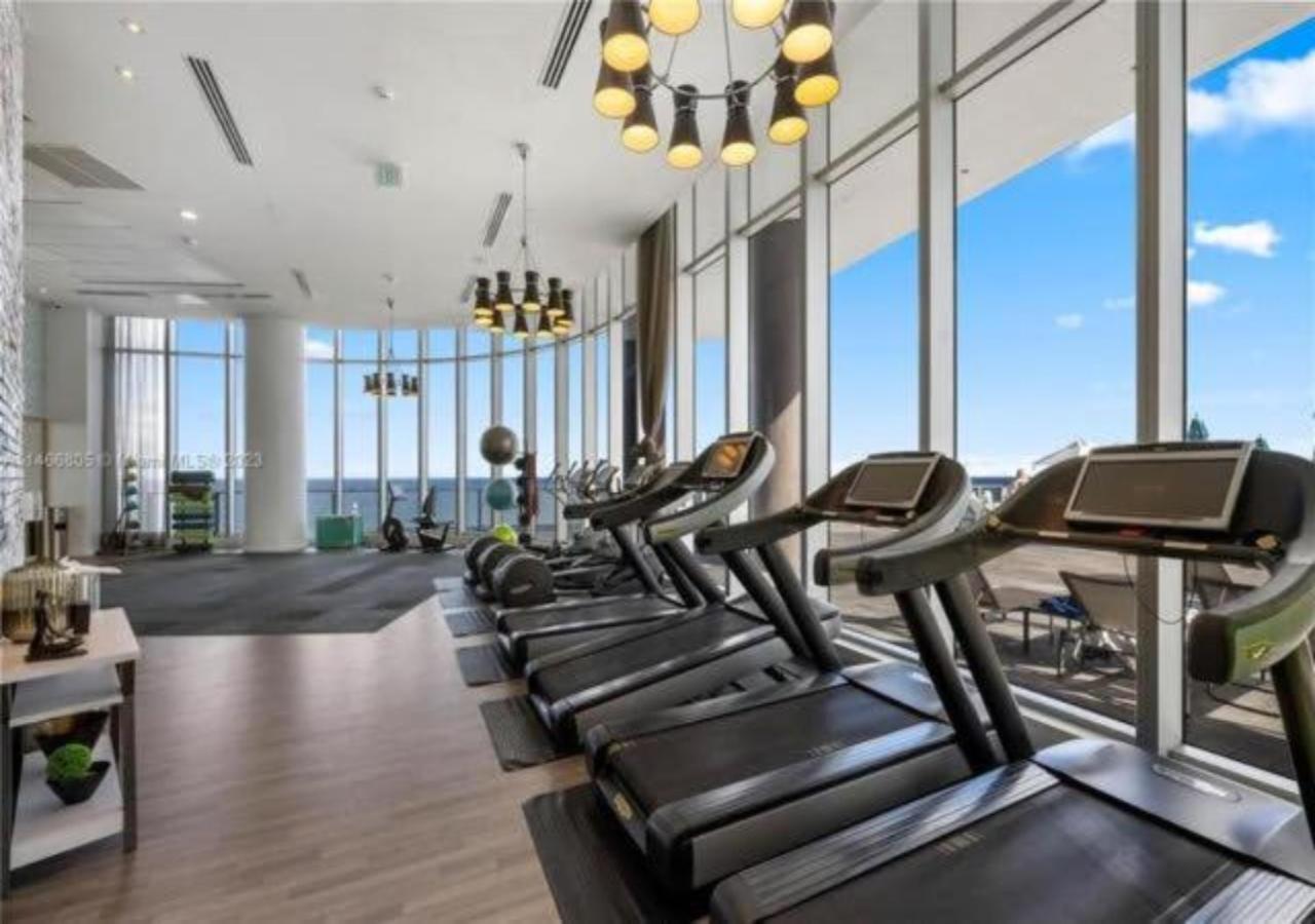 High Floor Corner 2 Bdr At Lyfe Resort ハリウッド エクステリア 写真