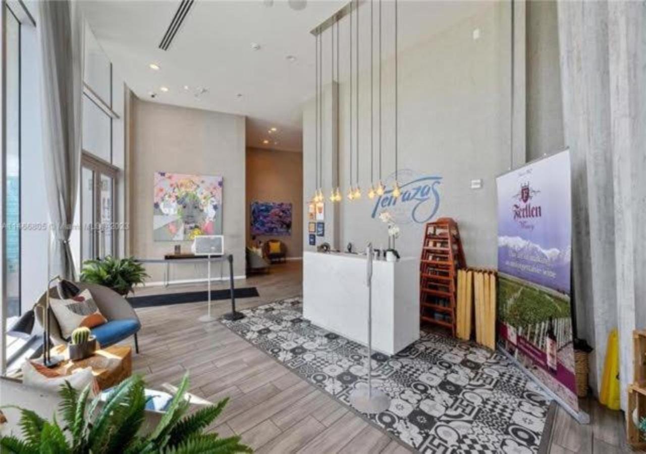 High Floor Corner 2 Bdr At Lyfe Resort ハリウッド エクステリア 写真