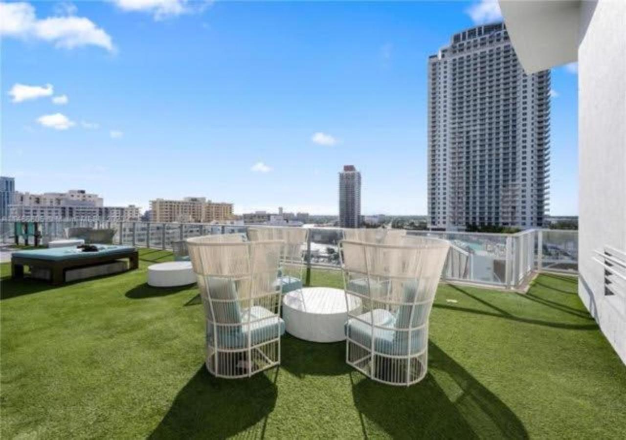 High Floor Corner 2 Bdr At Lyfe Resort ハリウッド エクステリア 写真