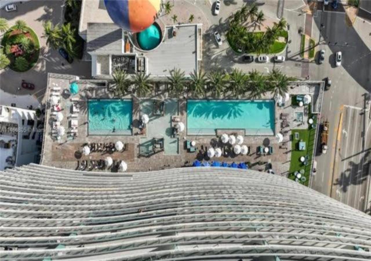 High Floor Corner 2 Bdr At Lyfe Resort ハリウッド エクステリア 写真